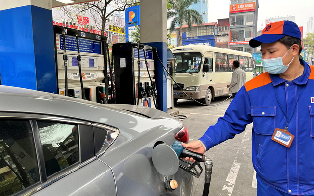 Xuất hóa đơn điện tử mỗi lần bán xăng dầu có gây lãng phí?