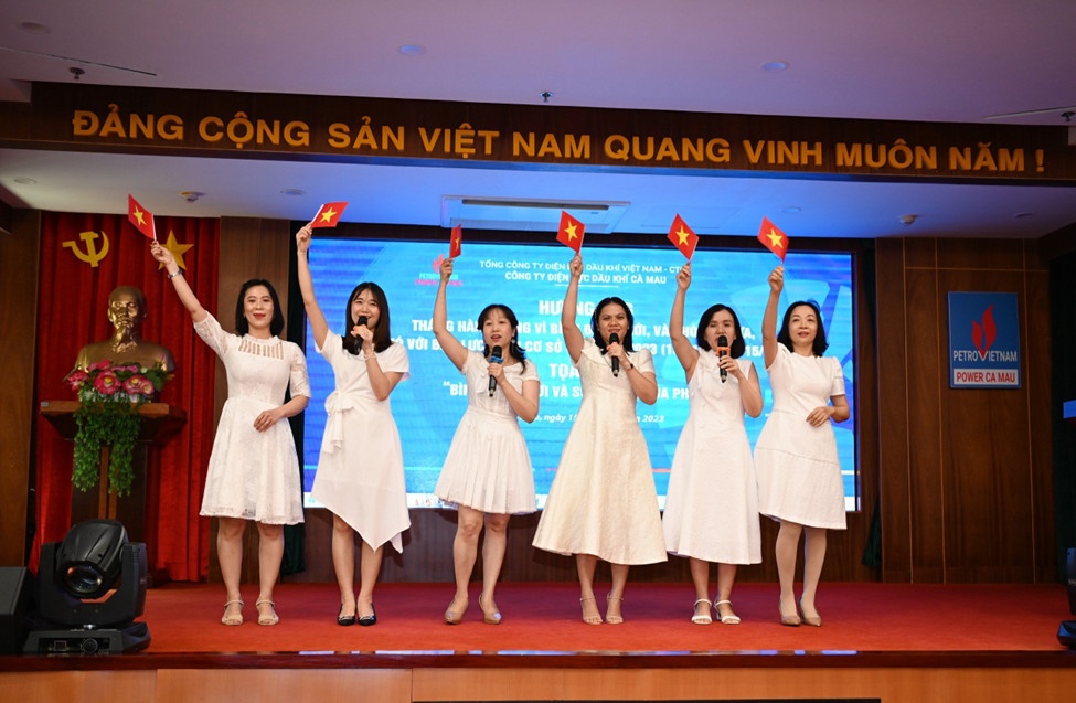Nữ công đóng góp tiết mục văn nghệ, hưởng ứng Tháng hành động vì bình đẳng giới và phòng ngừa, ứng phó với bạo lực trên cơ sở giới năm 2023.