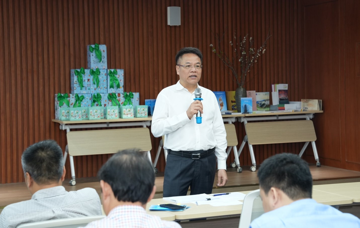 Hình 1. Ông Vũ Đình Huy – Trưởng Ban TT&VHDN phát biểu khai mạc