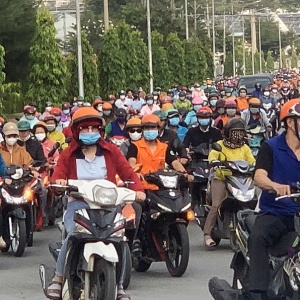Tin tức kinh tế ngày 26/12: Tình trạng lao động mất việc, giảm giờ làm 