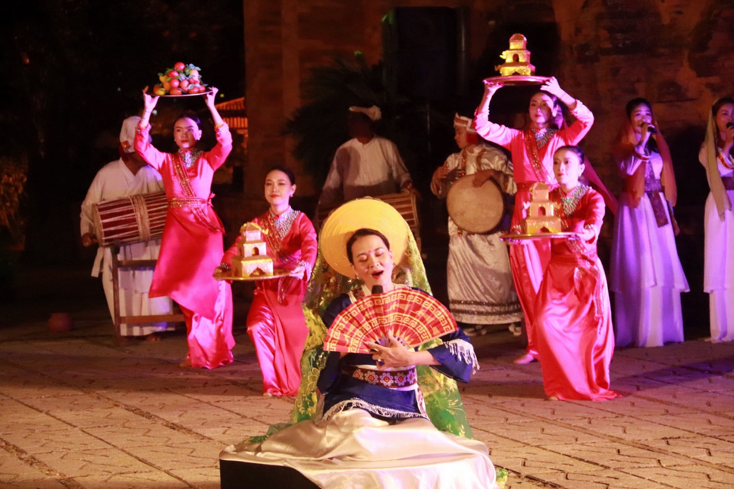 Thức đêm cùng Tháp Bà Ponagar