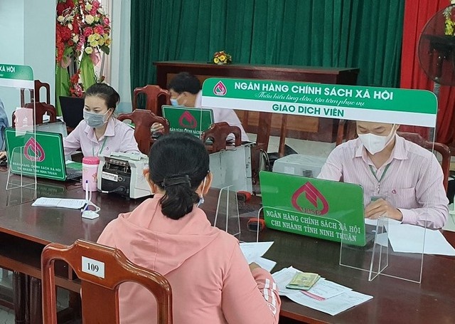 Tin ngân hàng ngày 10/1: Hơn 77,4% người trưởng thành có tài khoản thanh toán