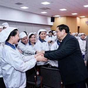 Thủ tướng tặng quà Tết công nhân, người lao động, người nghèo tại Hải Dương