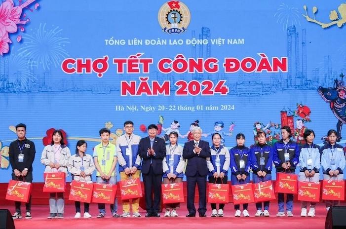 Chợ Tết Công đoàn 2024: Mang Xuân ấm áp đến người lao động