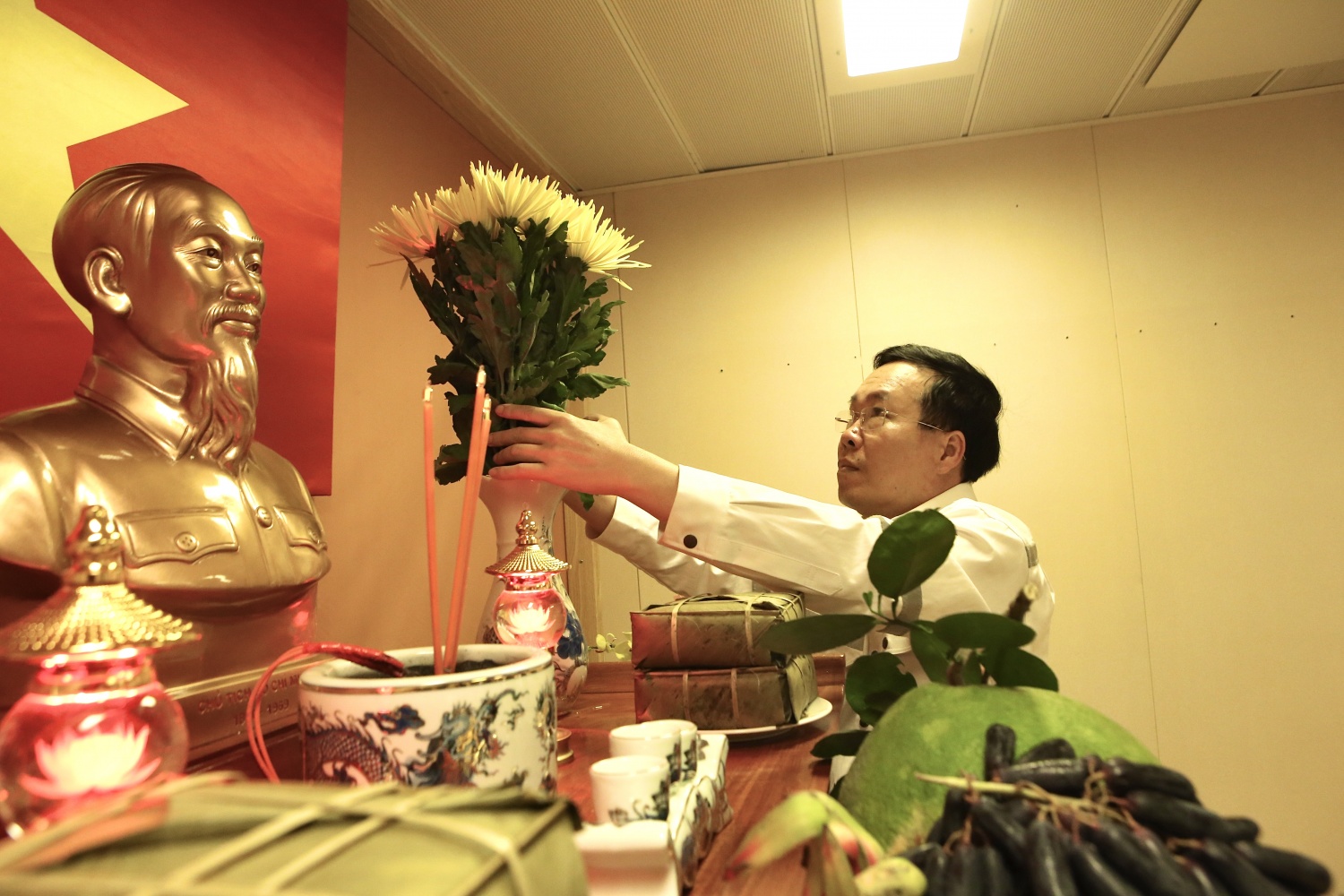 Chủ tịch nước Võ Văn Thưởng thăm và làm việc tại các công trình Dầu khí Chủ tịch nước Võ Văn Thưởng thăm và làm việc tại các công trình Dầu khí