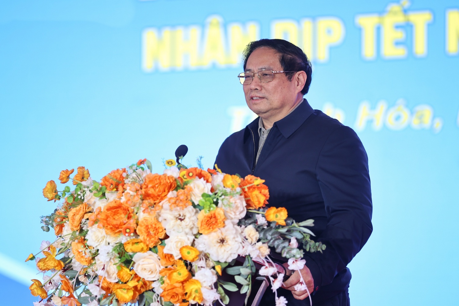 Thủ tướng thăm, tặng quà gia đình chính sách, công nhân tại Thanh Hóa