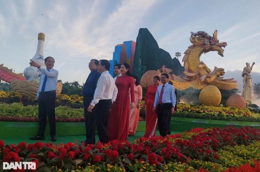 Tỉnh Bình Định khánh thành cụm linh vật xuân Giáp Thìn 2024 (Ảnh: Doãn Công).