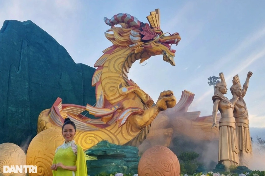 Linh vật rồng chính ở Bình Định lấy cảm hứng từ truyền thuyết Lạc Long Quân - Âu Cơ (Ảnh: Doãn Công).