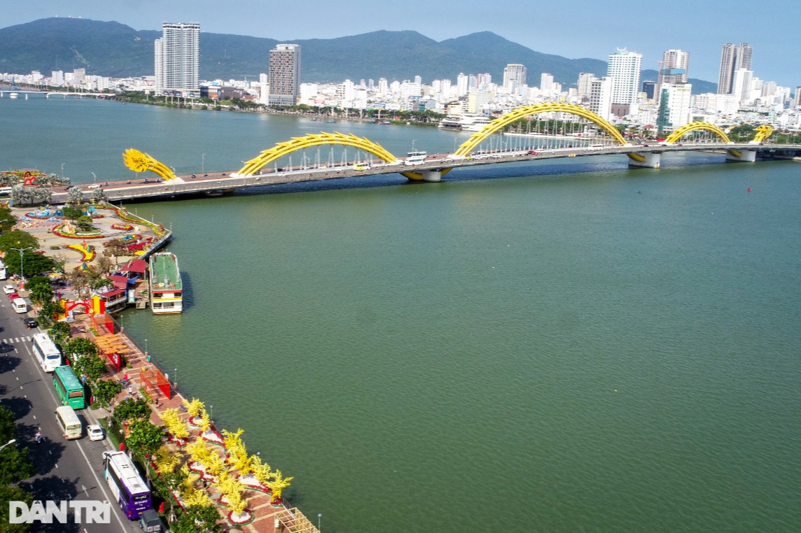 Lộ diện đường hoa Tết Đà Nẵng cùng linh vật mô phỏng cầu Rồng phun lửa