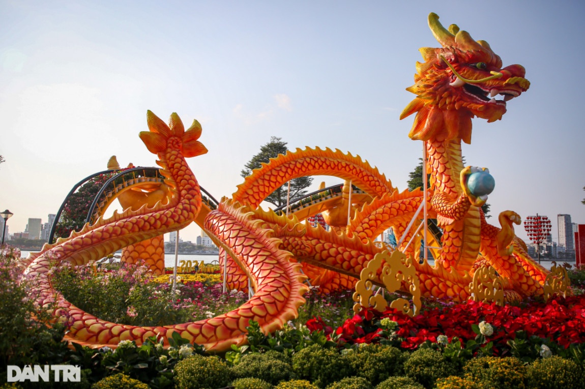 Lộ diện đường hoa Tết Đà Nẵng cùng linh vật mô phỏng cầu Rồng phun lửa