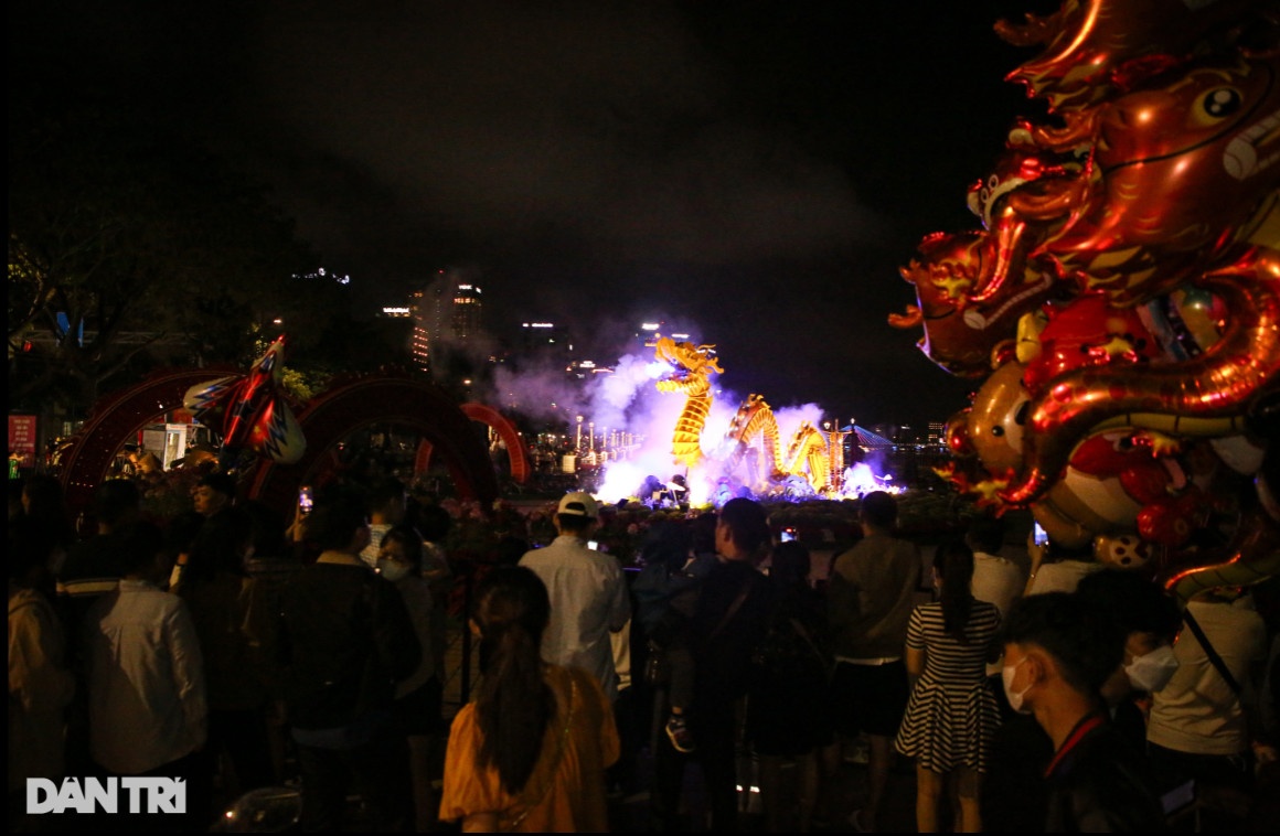 Lộ diện đường hoa Tết Đà Nẵng cùng linh vật mô phỏng cầu Rồng phun lửa