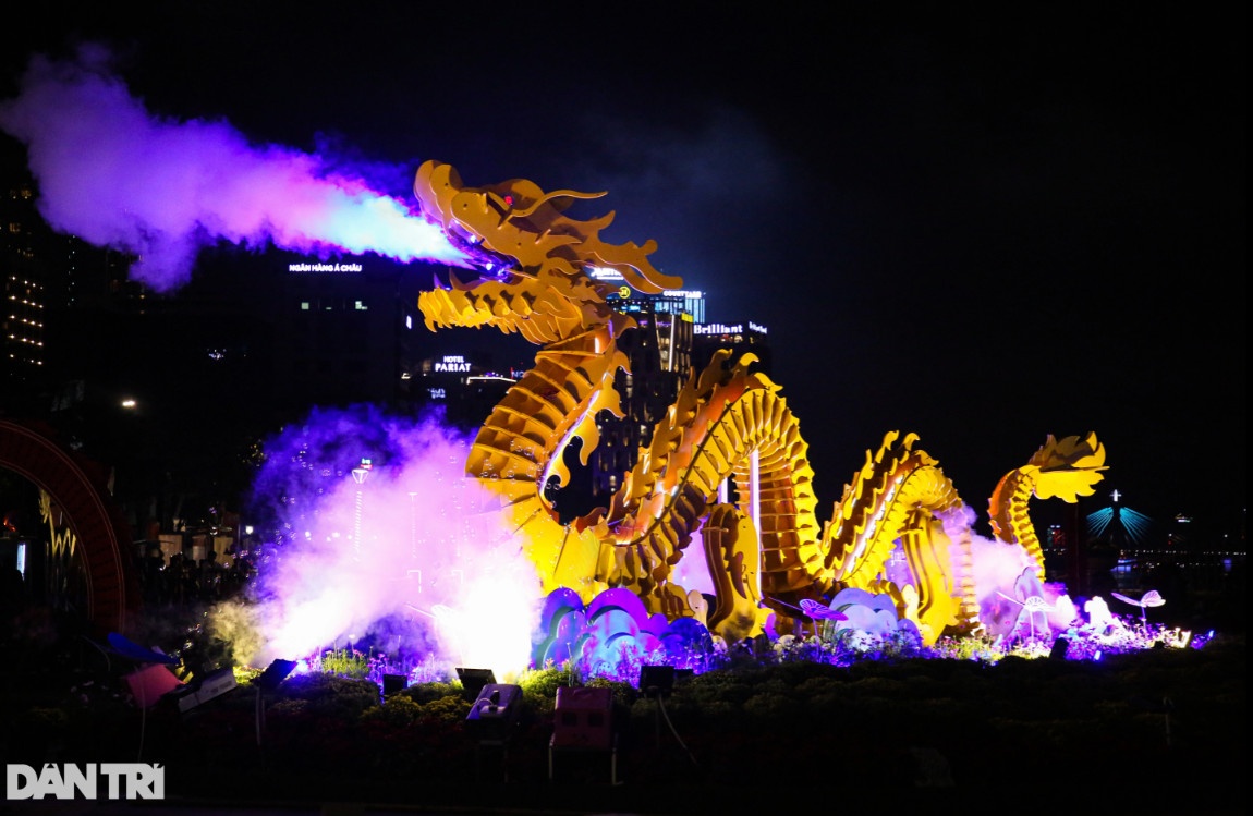 Lộ diện đường hoa Tết Đà Nẵng cùng linh vật mô phỏng cầu Rồng phun lửa