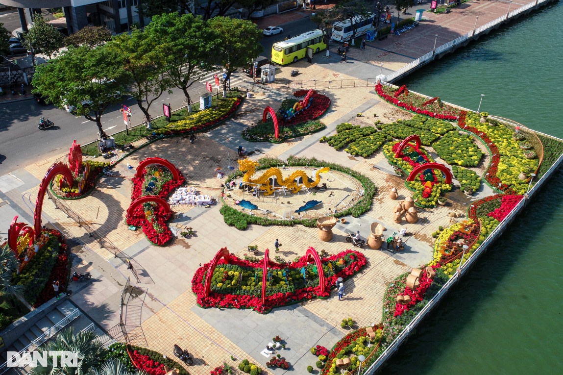 Lộ diện đường hoa Tết Đà Nẵng cùng linh vật mô phỏng cầu Rồng phun lửa