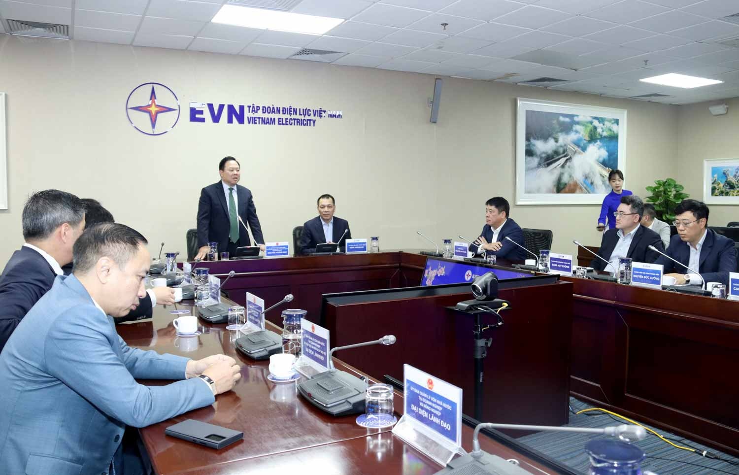 Chủ tịch Ủy ban Quản lý vốn Nhà nước tại doanh nghiệp làm việc với EVN