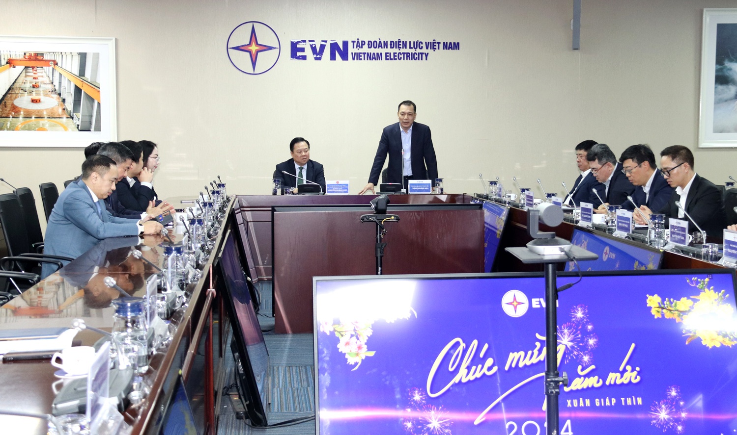 Chủ tịch Ủy ban Quản lý vốn Nhà nước tại doanh nghiệp làm việc với EVN