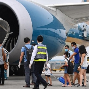 Cục Hàng không yêu cầu báo cáo việc giá vé máy bay “sốt” từng ngày dịp Tết