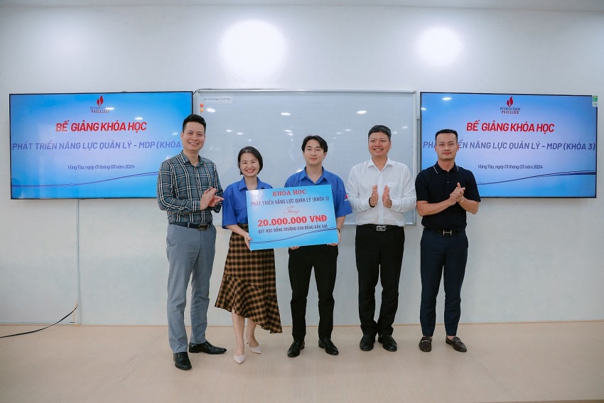 Bế giảng Khóa học phát triển Năng lực quản lý – MDP