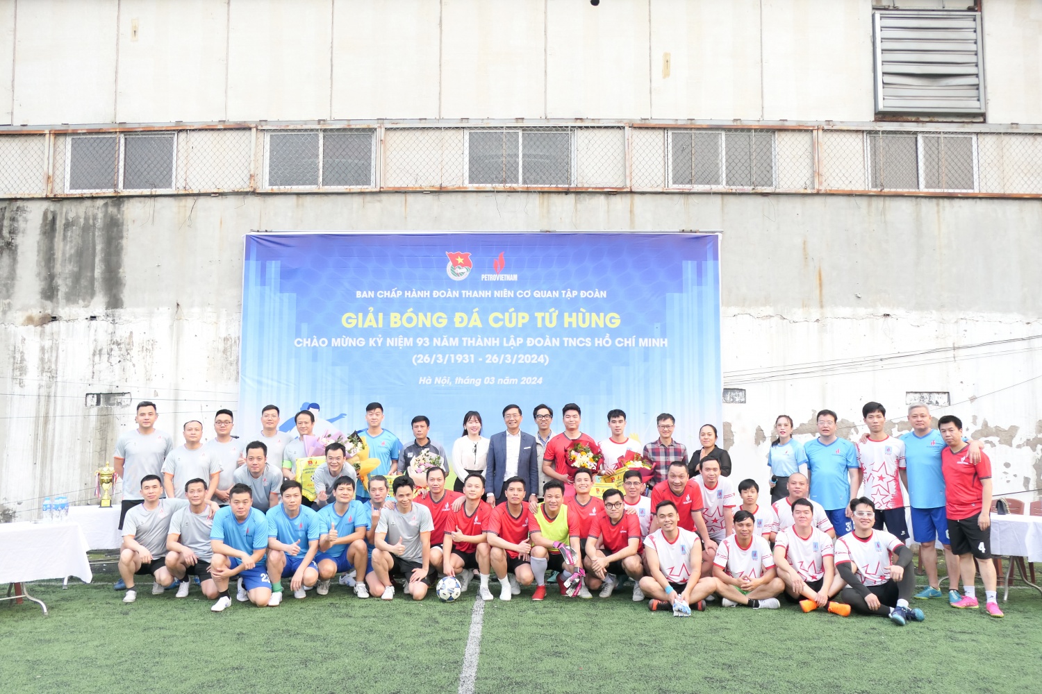 Khởi tranh Giải bóng đá Cúp Tứ Hùng do Đoàn Thanh niên Cơ quan Tập đoàn tổ chức