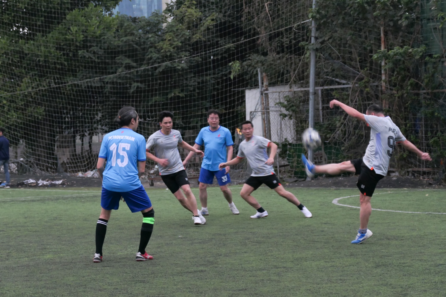 Khởi tranh Giải bóng đá Cúp Tứ Hùng do Đoàn Thanh niên Cơ quan Tập đoàn tổ chức