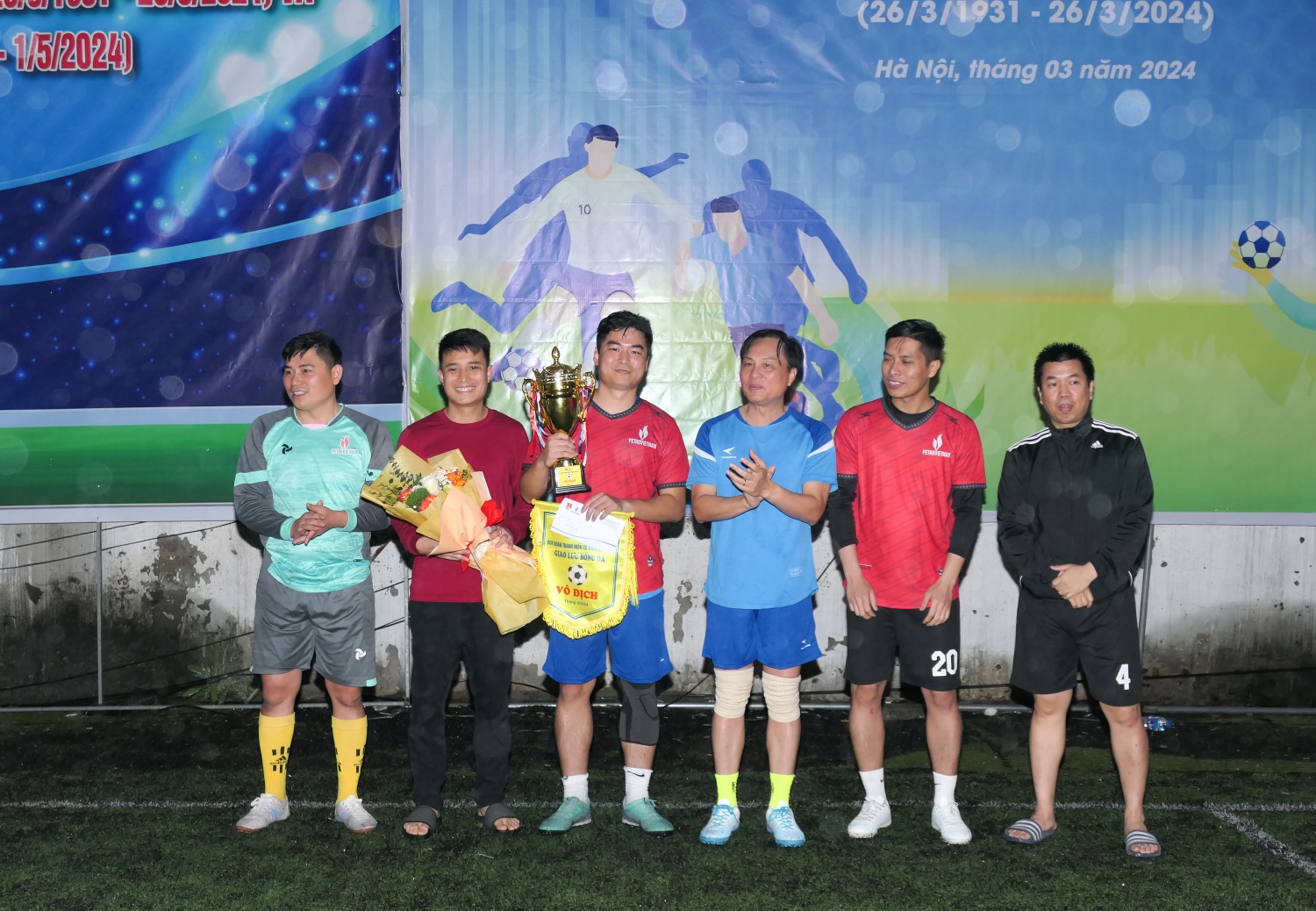 Bế mạc Giải bóng đá Cúp Tứ Hùng do Đoàn Thanh niên Cơ quan Tập đoàn Dầu khí Việt Nam tổ chức