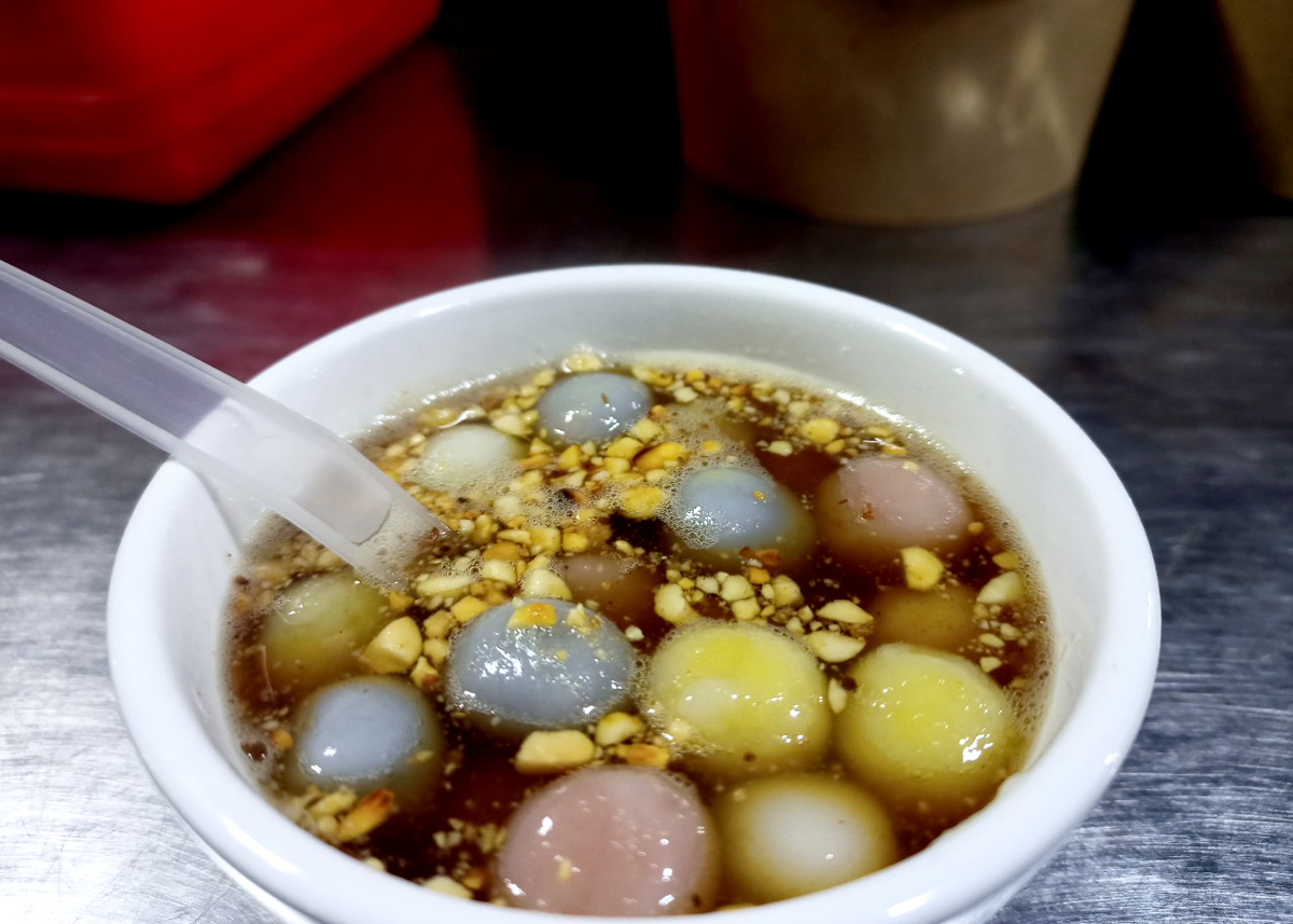 Bánh thắng dền Phố cổ - món ăn dân dã ấm lòng du khách