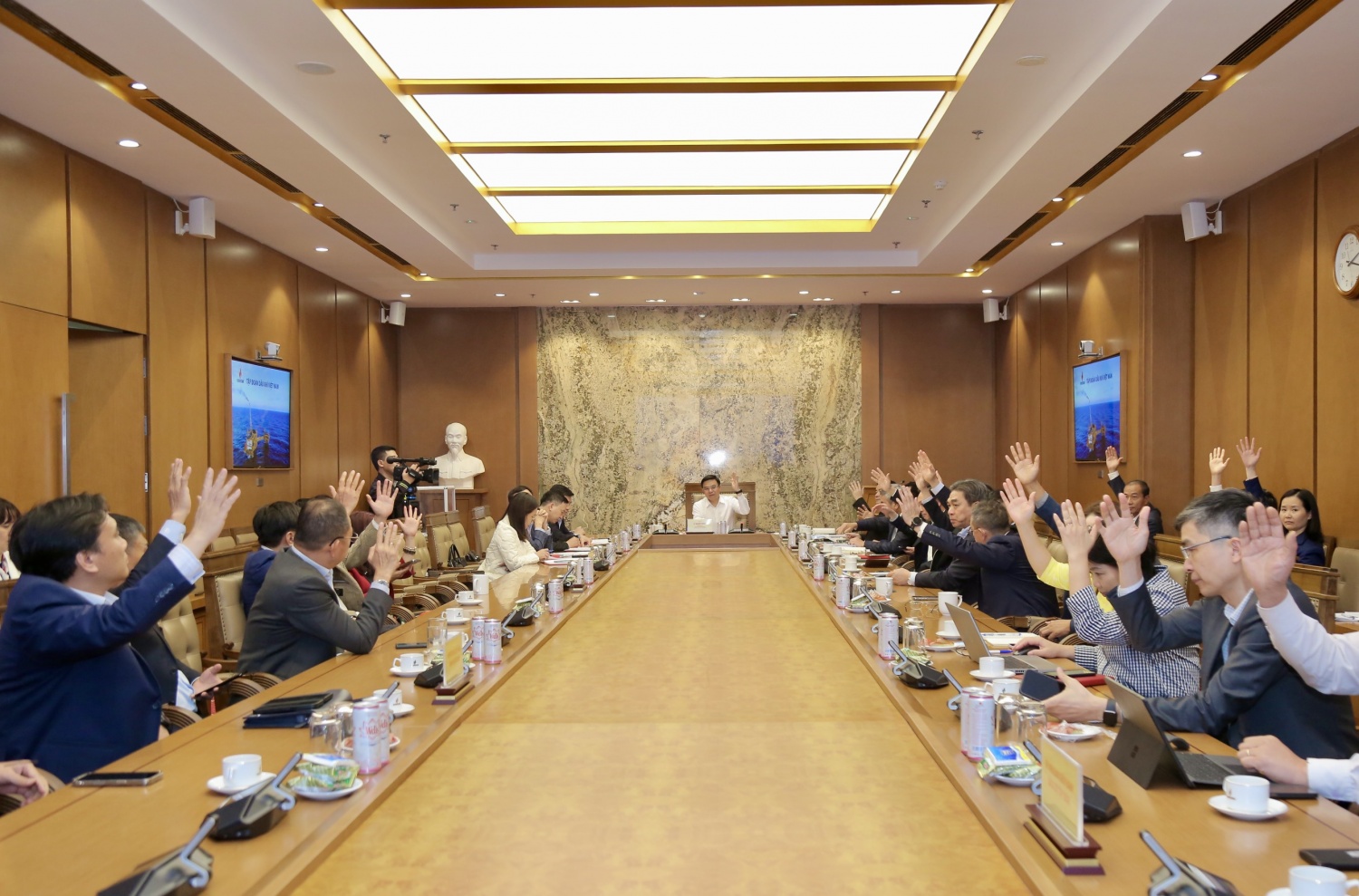 Ban Chấp hành Đảng bộ Tập đoàn Dầu khí Quốc gia Việt Nam bầu Phó Bí thư Đảng ủy