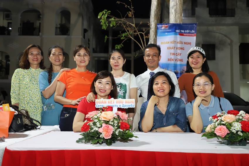 Vietsovpetro – Đoàn kết và Sẻ chia với Đêm nhạc gây quỹ thiện nguyện “Tháng Ba – Lời yêu thương” Vietsovpetro – Đoàn kết và sẻ chia với đêm nhạc gây quỹ thiện nguyện “Tháng Ba – Lời yêu thương”