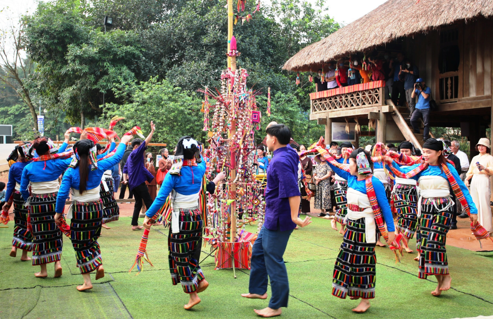 Khám phá “Sắc màu văn hóa các dân tộc Việt Nam”
