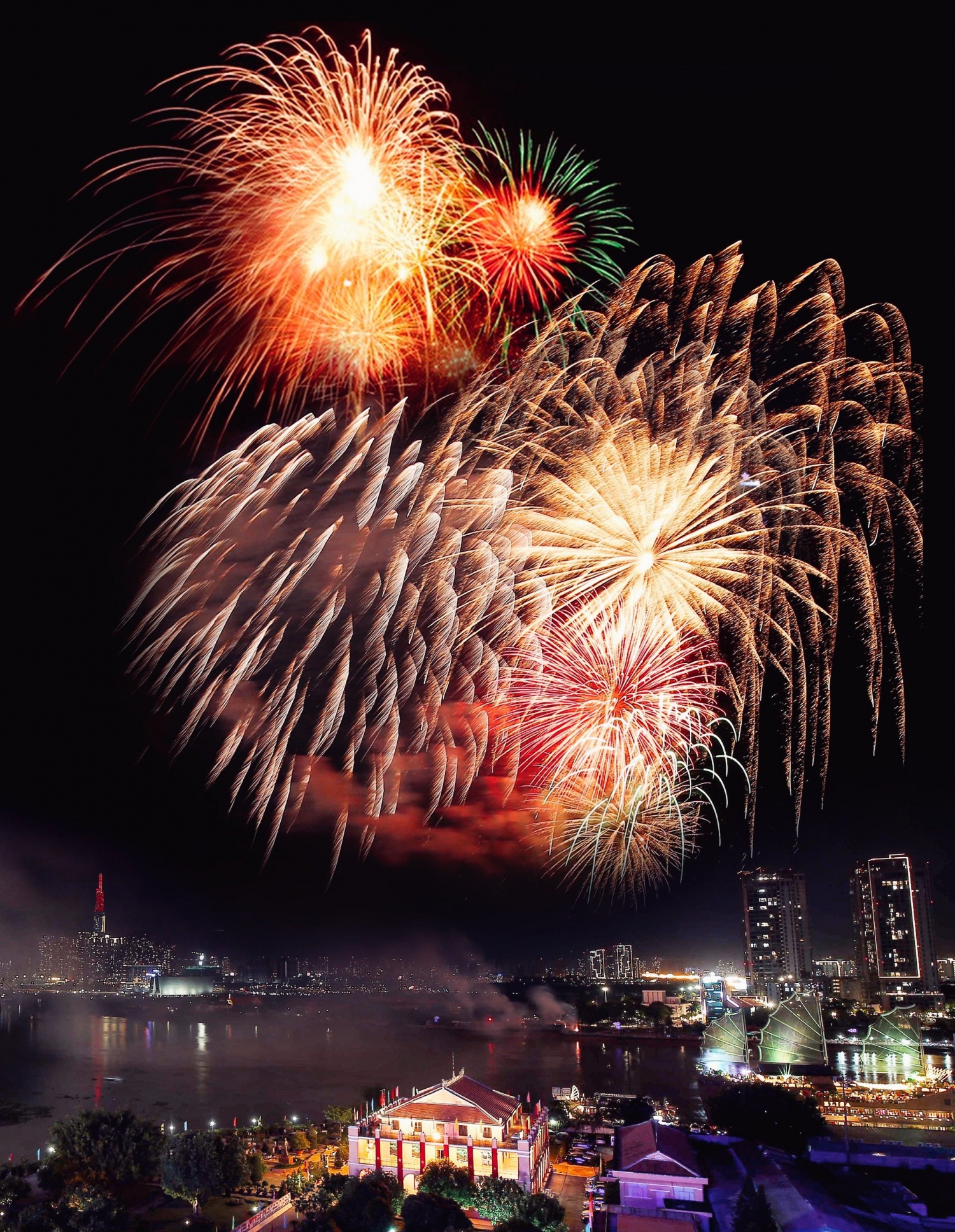 TP HCM sẽ bắn pháo hoa tại 16 điểm chào mừng Lễ 30/4 TP HCM sẽ bắn pháo hoa tại 16 điểm dịp lễ 30/4