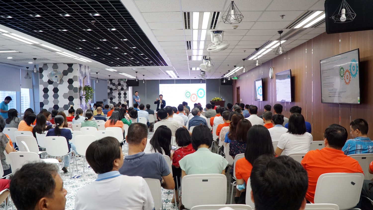 PVEP thúc đẩy triển khai chương trình hành động thích ứng với chuyển dịch năng lượng PVEP thúc đẩy triển khai chương trình hành động thích ứng với chuyển dịch năng lượng