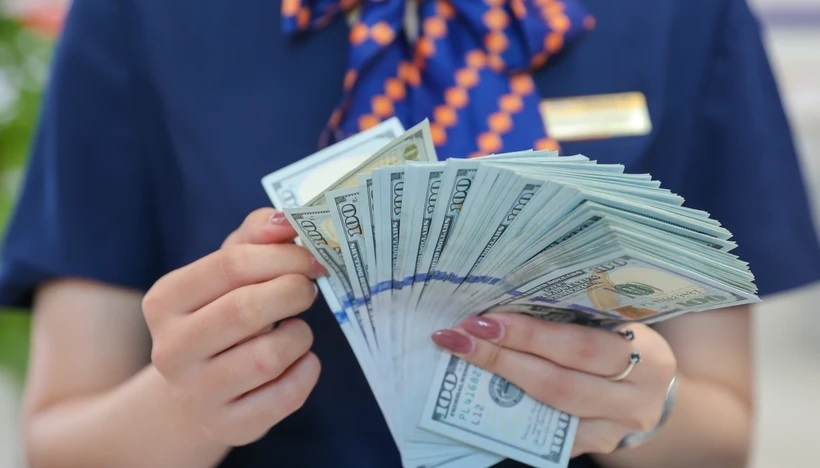 Tin tức kinh tế ngày 15/4: Tỷ giá USD ngân hàng tăng kịch trần