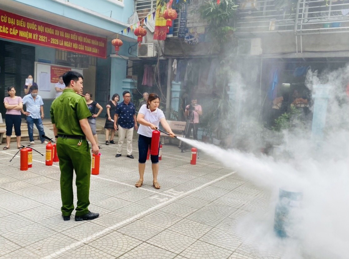 Người dân diễn tập PCCC