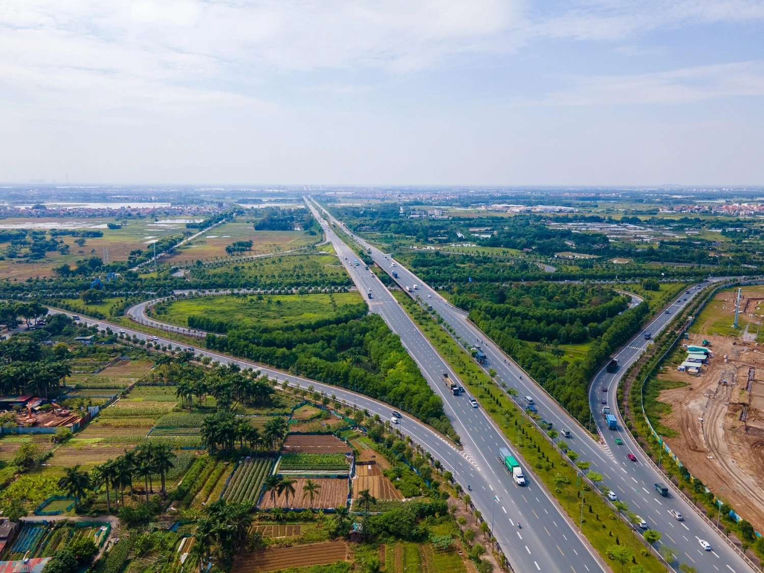 Dự án đường Vành đai 4 - Vùng Thủ đô đang được tích cực triển khai bàn giao mặt bằng để thi công toàn bộ dự án đảm bảo tiến độ đã đề ra. (Ảnh minh họa)