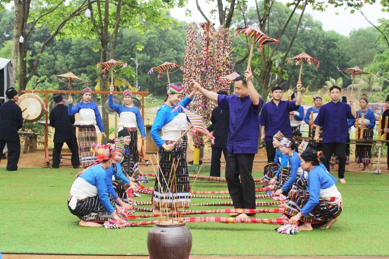 Tổ chức Triển lãm ảnh “Sắc màu các dân tộc Việt Nam” vào tháng 11/2024
