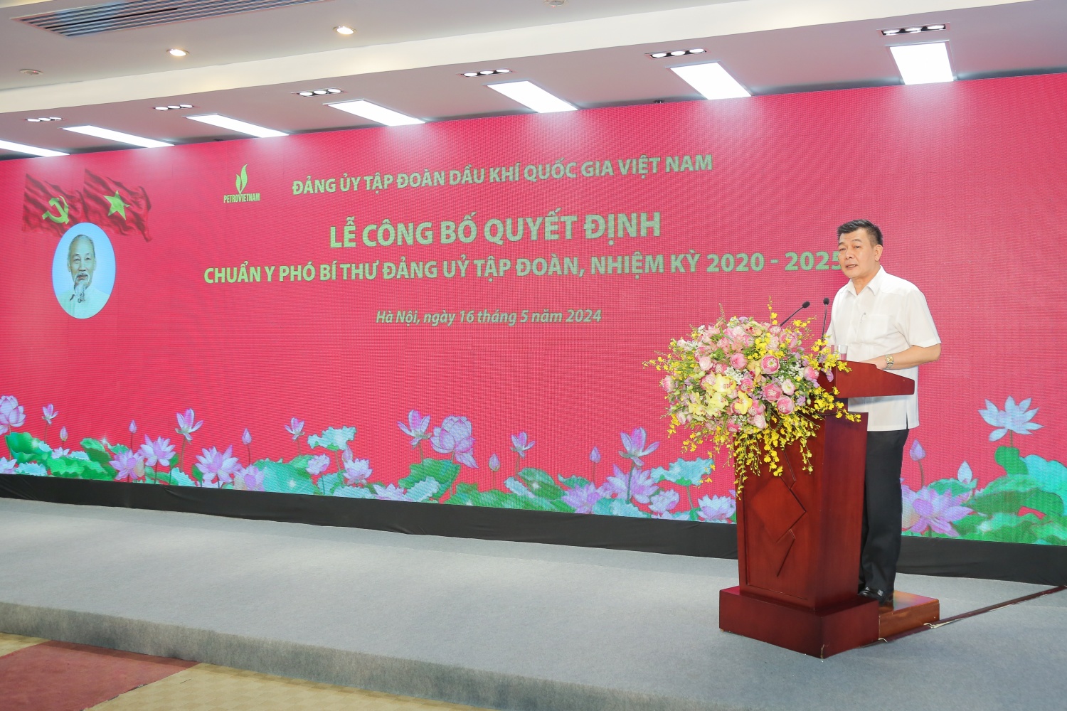 Trao quyết định chuẩn y Phó Bí thư Đảng ủy Tập đoàn Dầu khí Quốc gia Việt Nam