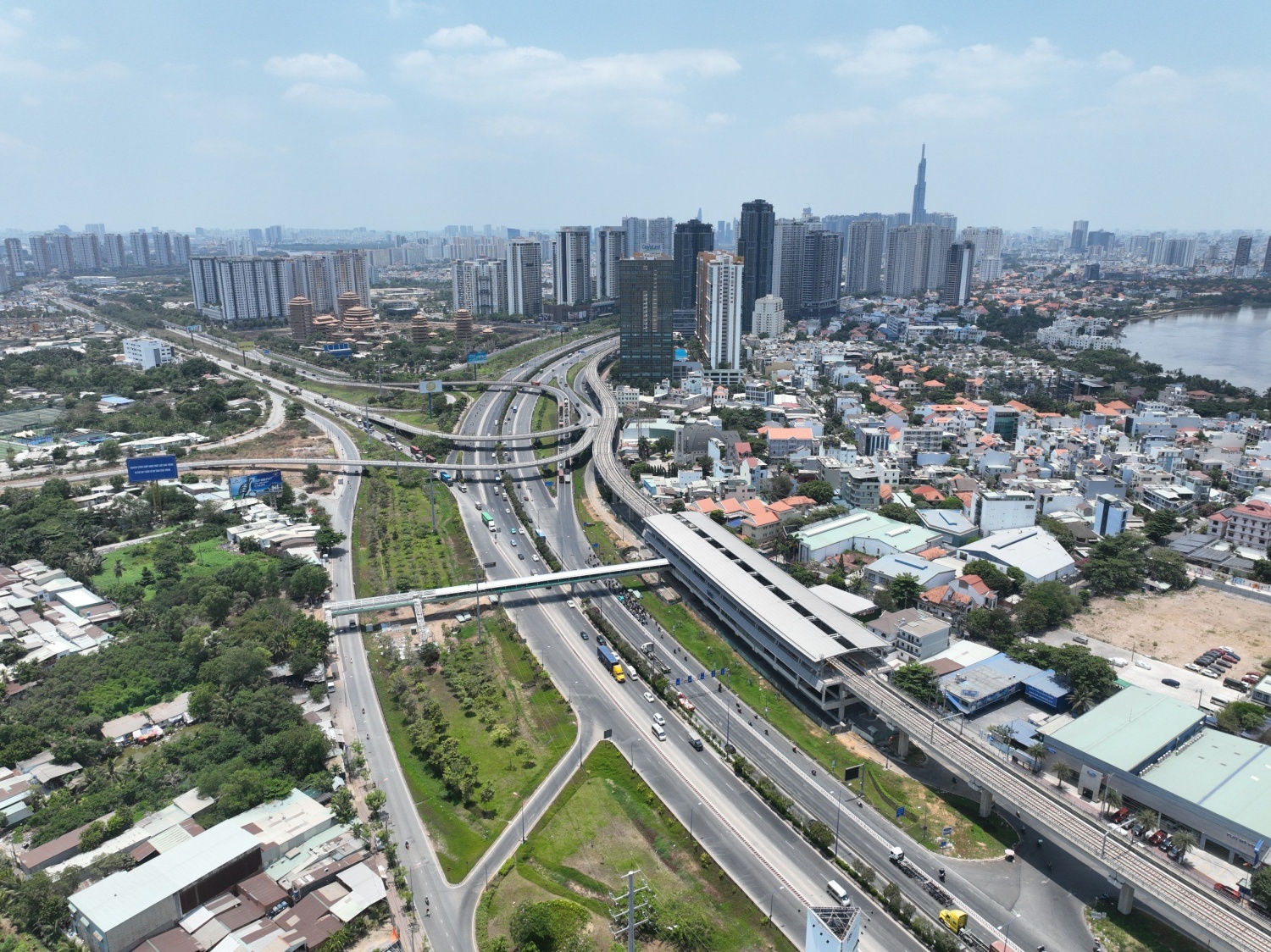 [Chùm ảnh] Hình ảnh toàn tuyến Metro số 1 sau hơn 10 năm khởi công