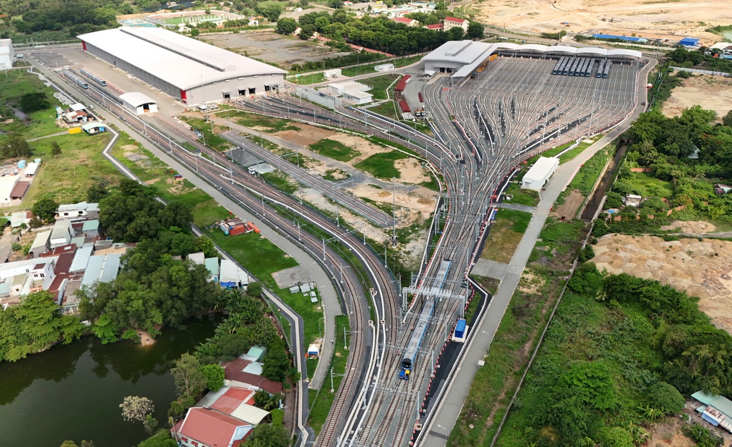 [Chùm ảnh] Hình ảnh toàn tuyến Metro số 1 sau hơn 10 năm khởi công