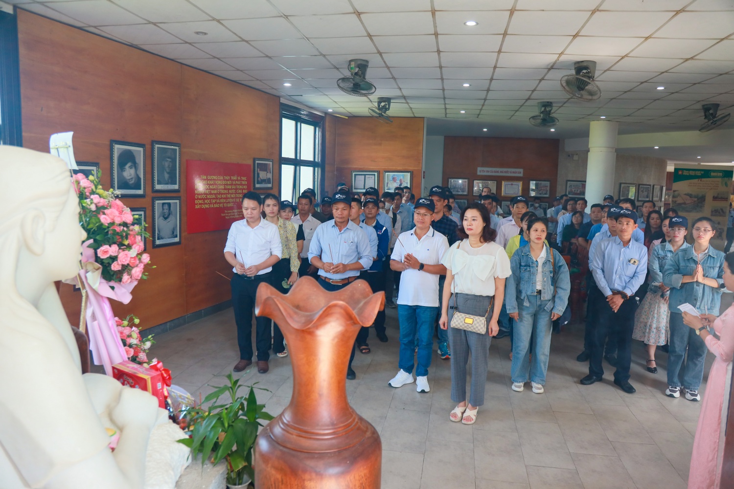 Hành trình về nguồn tại các “địa chỉ đỏ” của Lớp bồi dưỡng nhận thức về Đảng năm 2024 khu vực Quảng Ngãi