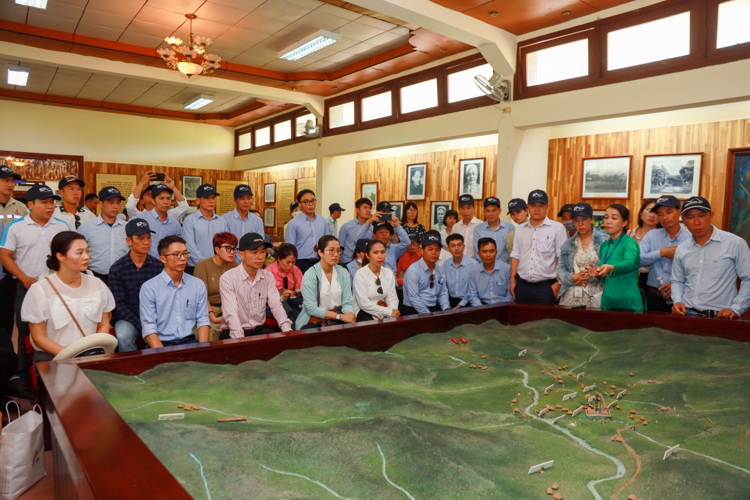 Hành trình về nguồn tại các “địa chỉ đỏ” của Lớp bồi dưỡng nhận thức về Đảng năm 2024 khu vực Quảng Ngãi