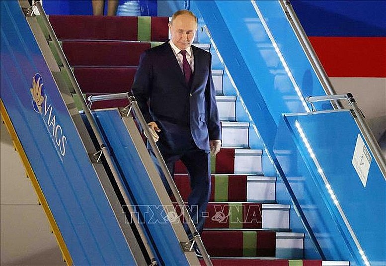 Tổng thống Nga Vladimir Putin đến Hà Nội, bắt đầu thăm cấp Nhà nước tới Việt Nam