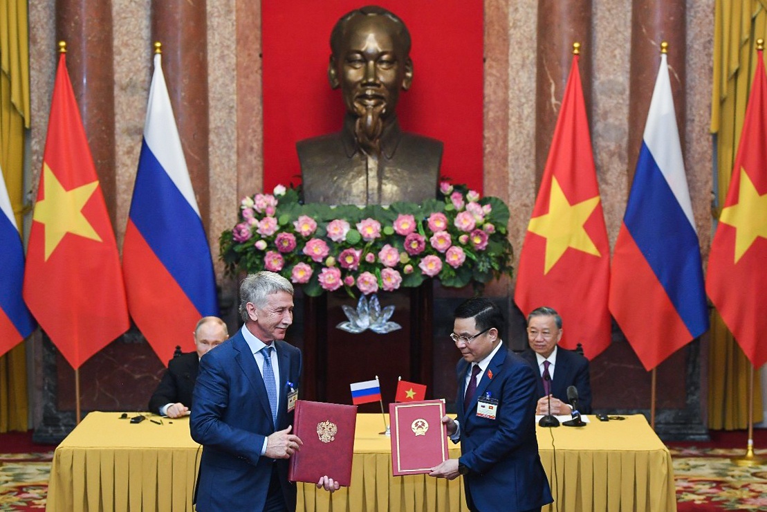 Petrovietnam và Novatek (Nga) trao Biên bản ghi nhớ hợp tác tại Việt Nam Petrovietnam và Novatek (Nga) trao Biên bản ghi nhớ hợp tác tại Việt Nam