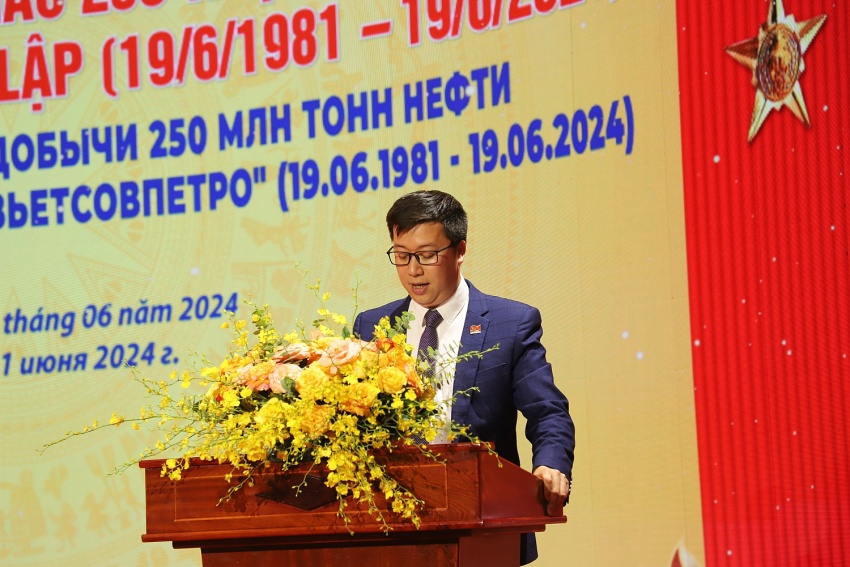 Thành tích đáng tự hào của Vietsovpetro Tập thể lao động quốc tế Vietsovpetro đón nhận nhiều danh hiệu cao quý