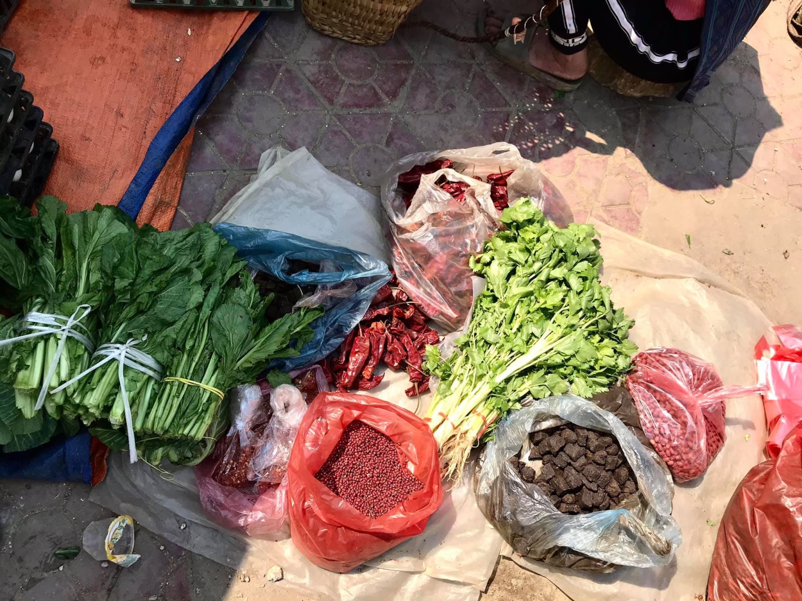 Đến chợ phiên Y Tý khám phá sắc màu vùng cao