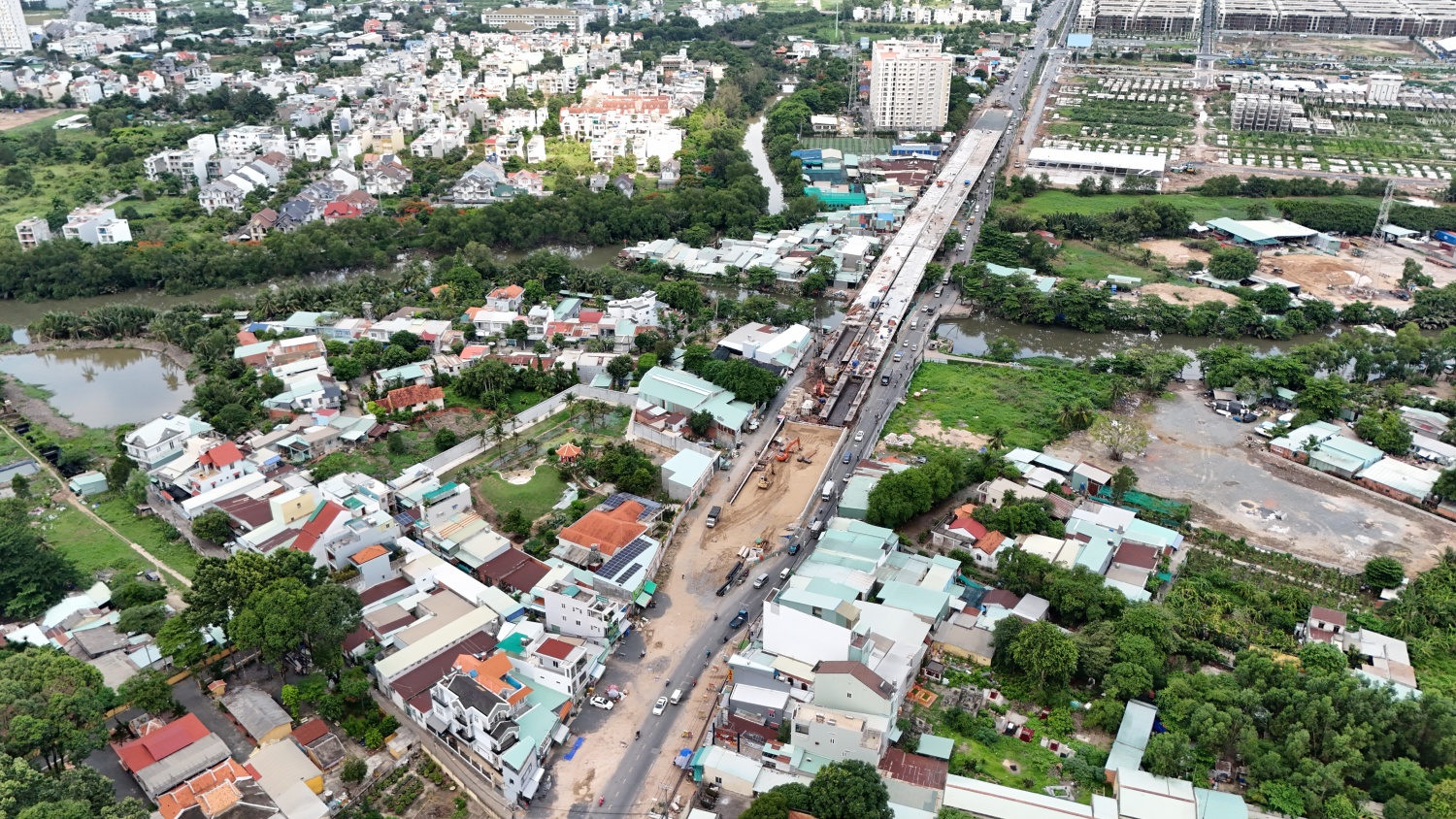 [Chùm ảnh] Cầu Nam Lý sắp hoàn thành, góp phần giải quyết kẹt xe khu Đông TP HCM