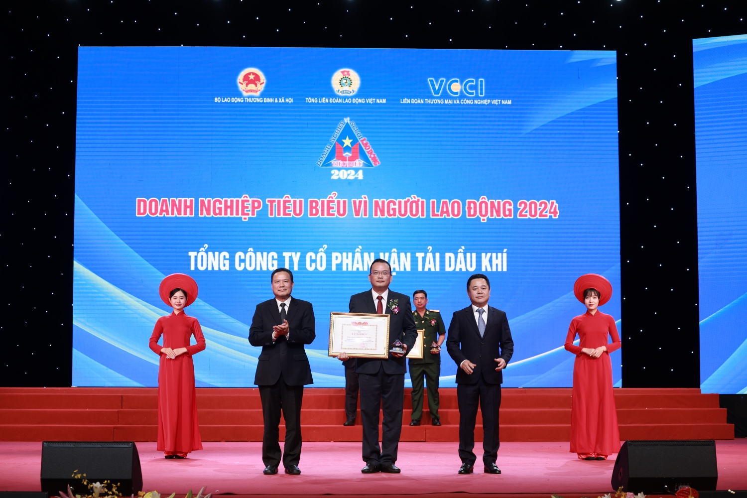 Vinh danh 4 doanh nghiệp Dầu khí tiêu biểu vì người lao động