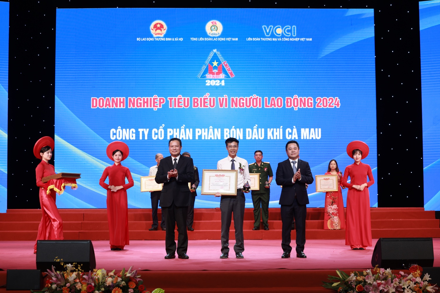 Vinh danh 4 doanh nghiệp Dầu khí tiêu biểu vì người lao động