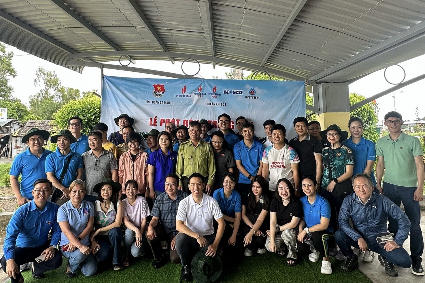 Tập thể PQPOC và đại diện Công ty PVEP, MOECO tham gia lễ phát động trồng cây “Vì một Việt Nam xanh” năm 2024