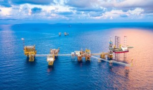 Nhập khẩu dầu thô giảm mạnh, tín hiệu tích cực từ gia tăng khai thác trong nước