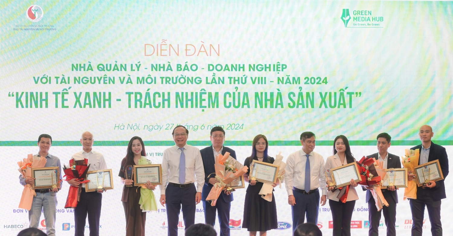 Bộ Tài nguyên và Môi trường biểu dương các đơn vị vì những đóng góp cho thành công của Diễn đàn Bộ Tài nguyên và Môi trường biểu dương các đơn vị vì những đóng góp cho thành công của Diễn đàn
