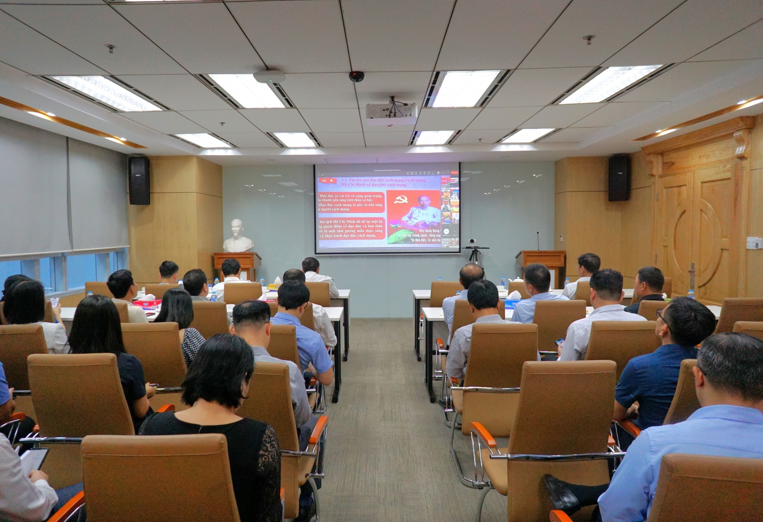 Gần 9.000 đảng viên Đảng bộ Tập đoàn Dầu khí Quốc gia Việt Nam tham gia học tập, quán triệt Quy định số 144-QĐ/TW và Chỉ thị số 35-CT/TW